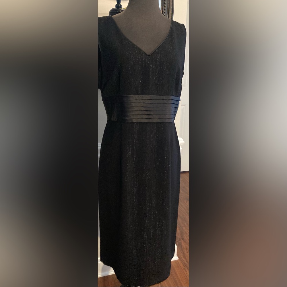 Adrianna Papell Sz 10 Black sleeveless formal sheath dress party holiday